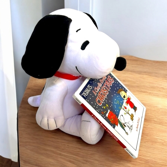 Vintage The Peanuts A Charlie Brown Xmas Book and Snoopy Stuffed Animal - Picture 3 of 7